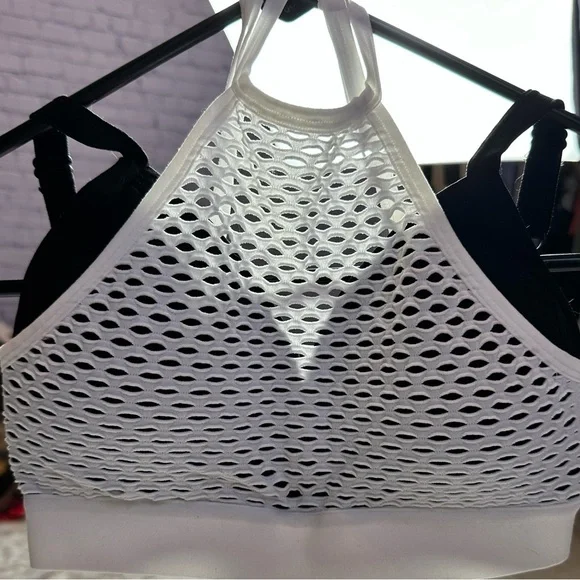 Vesi Star black and white mesh sports bra with crisscross back - Picture 7 of 7